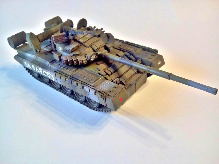 T-80  Modelcollect\Revell